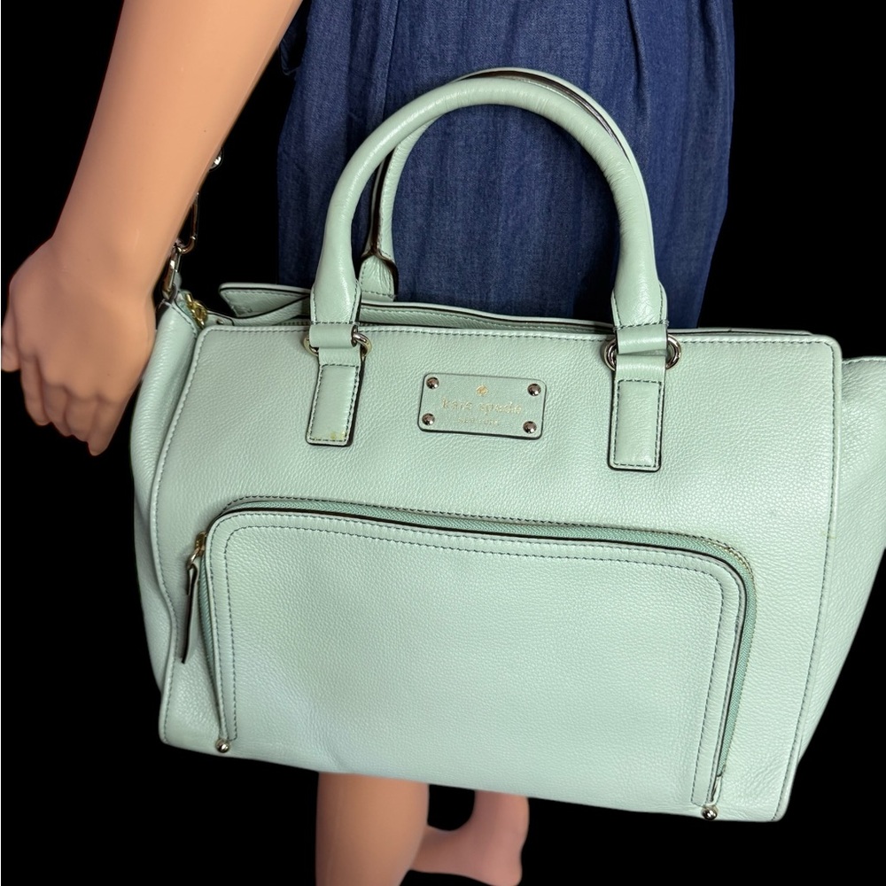 Kate Spade New York Crossbody Mint leather purse Zipper closure.Fashion& stylish